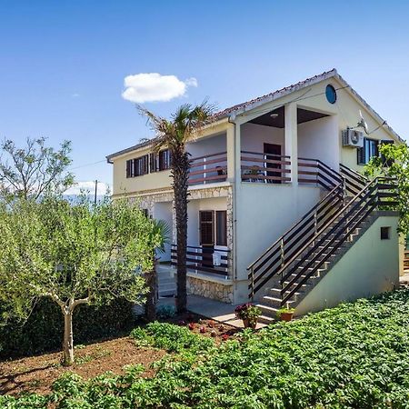 Apartment Matkos - With Garden And Terrace Нин Екстериор снимка