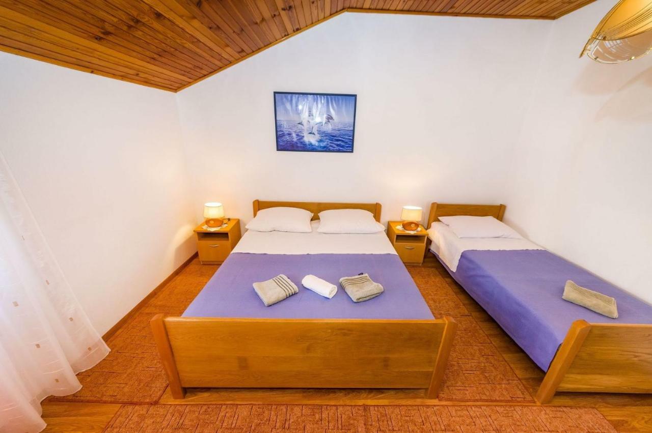 Apartment Matkos - With Garden And Terrace Нин Екстериор снимка