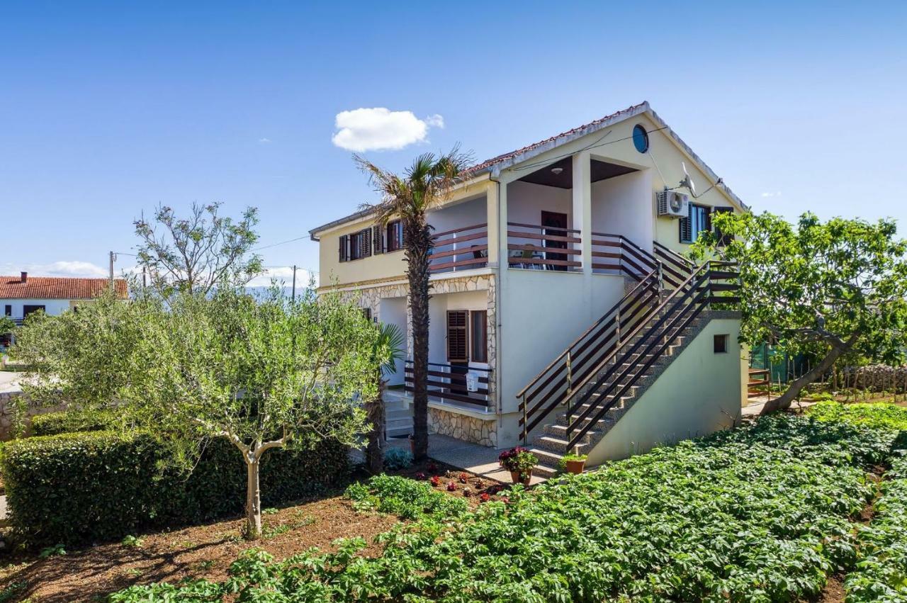 Apartment Matkos - With Garden And Terrace Нин Екстериор снимка