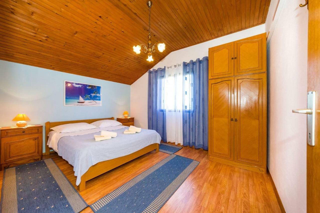 Apartment Matkos - With Garden And Terrace Нин Екстериор снимка