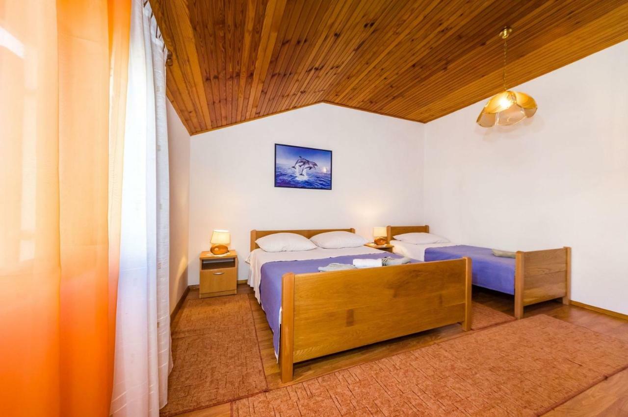 Apartment Matkos - With Garden And Terrace Нин Екстериор снимка